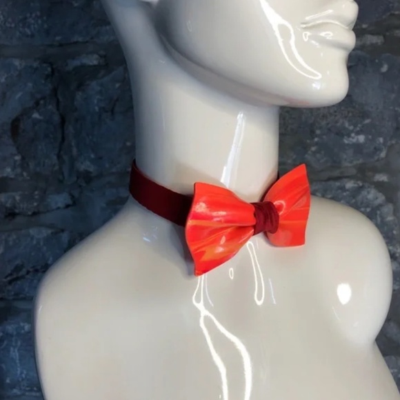 Guillotine Sculpted Bow Tie: Xanidu - Picture 2 of 3